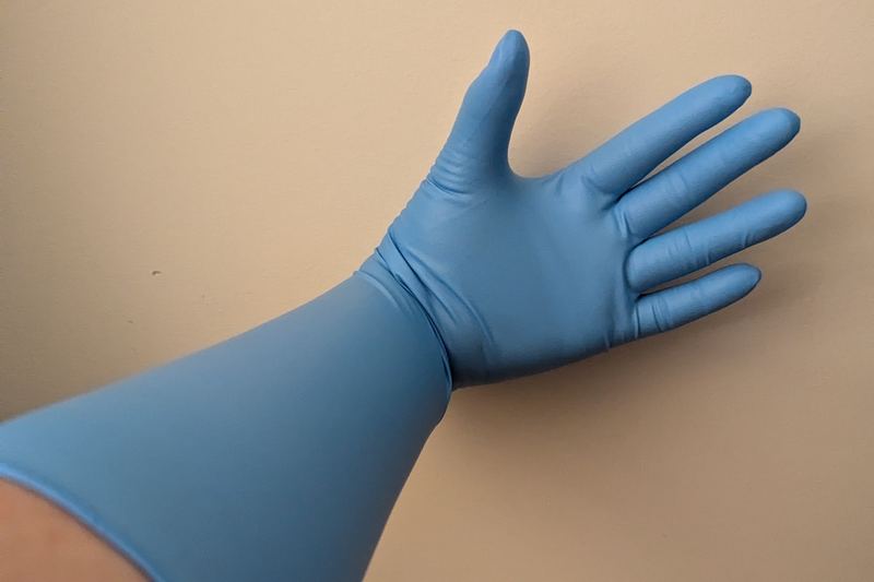 Blue nitrile glove with extended cuff for PPE